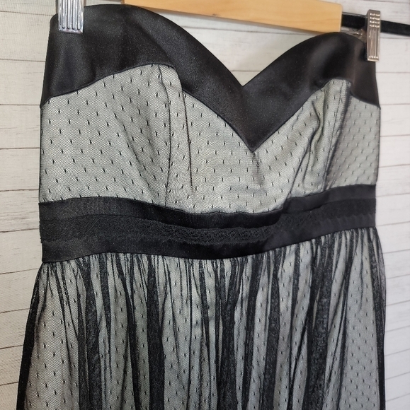 WHITE HOUSE BLACK MARKET STRAPLESS BLACK LACE OVERLAY MINI DRESS, SZ 6 - Picture 3 of 14